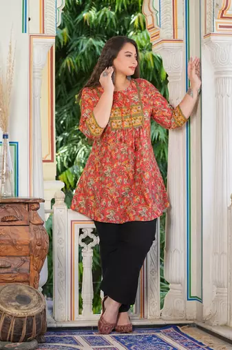 Women'S Plus Size Floral Placement Printed Short Kurti (Red)