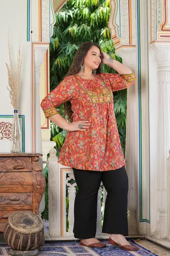 Women'S Plus Size Floral Placement Printed Short Kurti (Red)