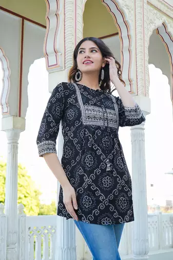 Women'S Cotton Bandhej Printed Short Kurti (Black)