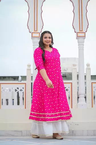 Women'S Plus Size Floral Gold Printed Anarkali Kurti (Pink)