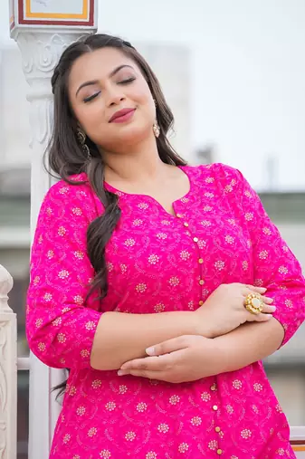 Women'S Plus Size Floral Gold Printed Anarkali Kurti (Pink)