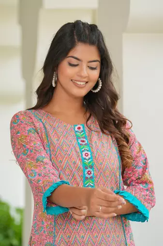 Women'S Embroidered Floral Printed A-Line Kurta (Pink)