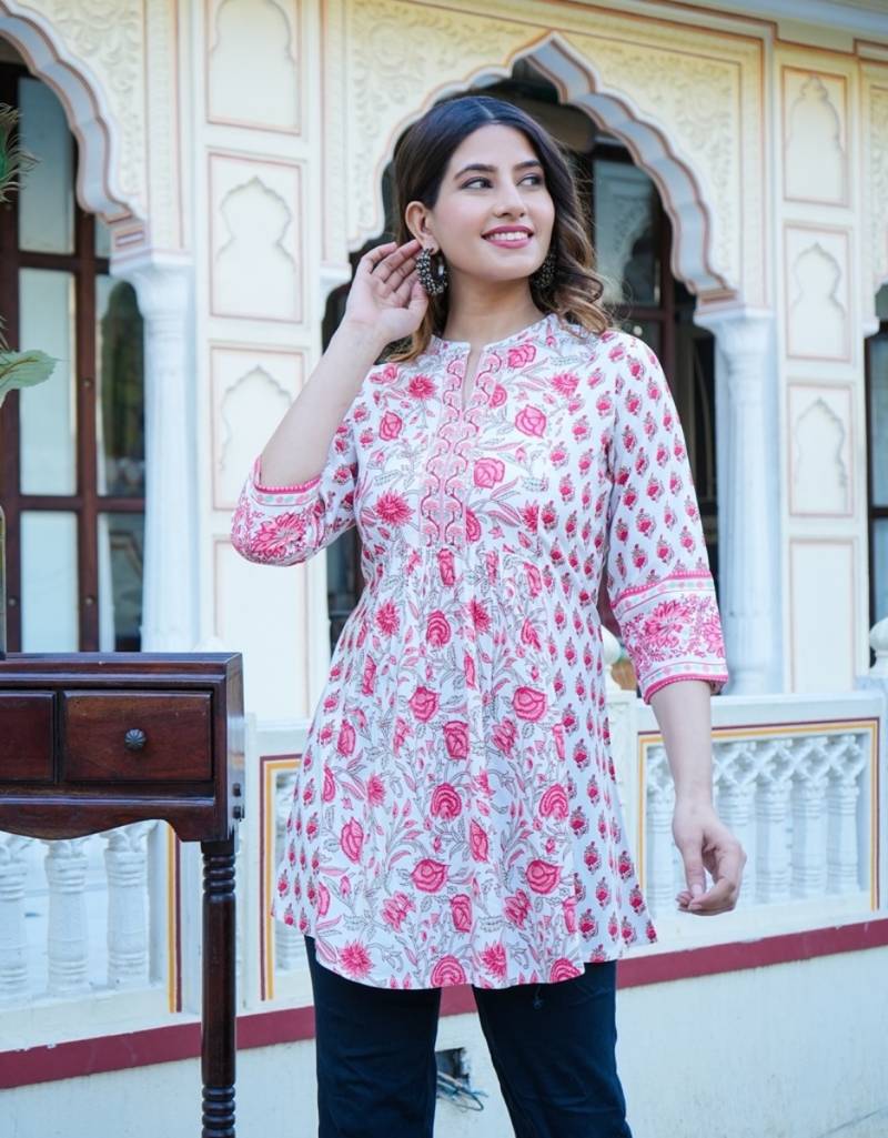 Women'S Floral Printed Short Kurti (White)