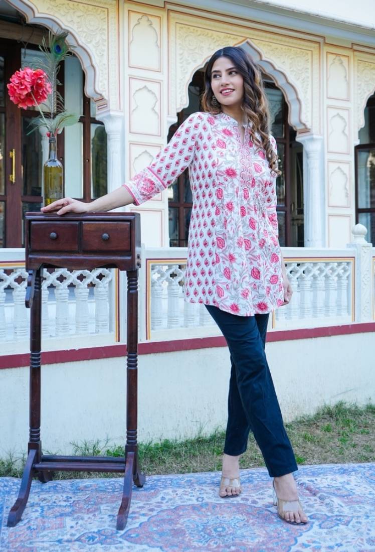 Women'S Floral Printed Short Kurti (White)