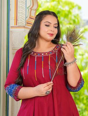 Women'S Plus Size Rayon Embroidered Anarkali Kurta (Maroon) 4