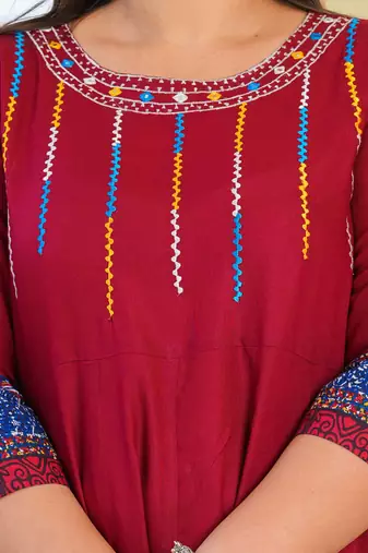 Women'S Plus Size Rayon Embroidered Anarkali Kurta (Maroon)