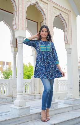 Women'S Floral Placement Printed Short Kurti (Blue) 2
