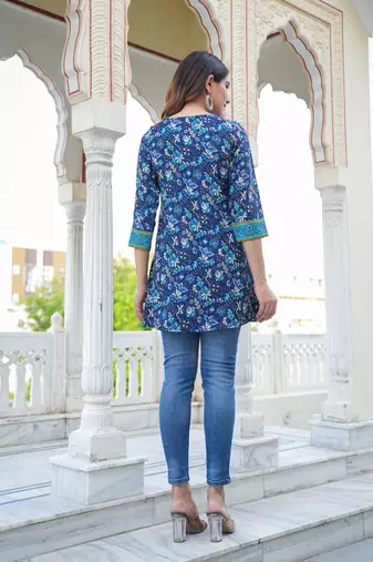 Women'S Floral Placement Printed Short Kurti (Blue)