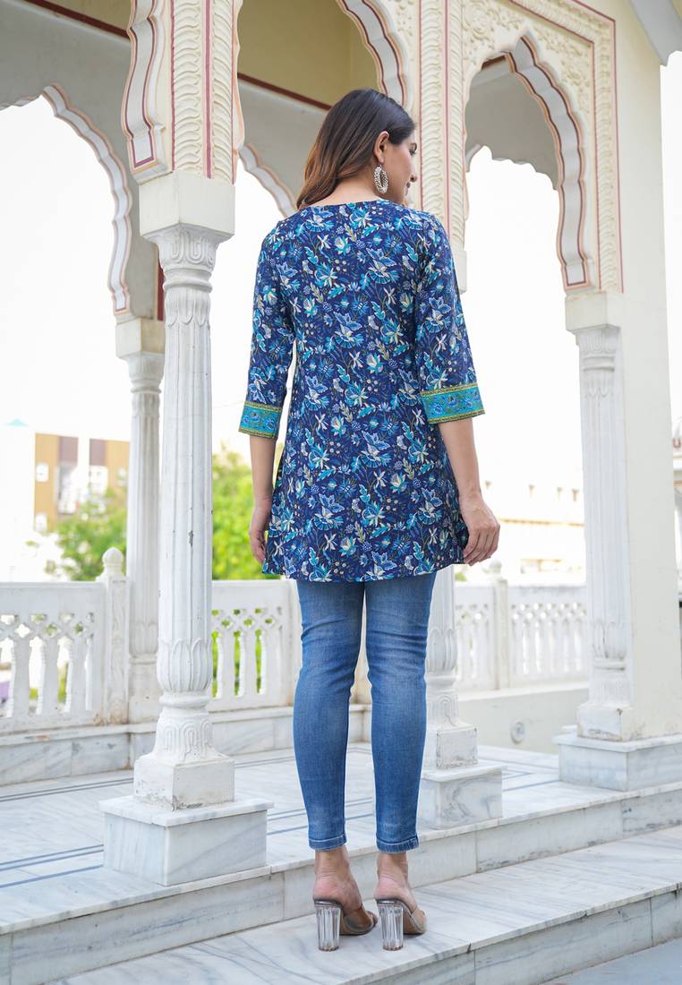 Women'S Floral Placement Printed Short Kurti (Blue)