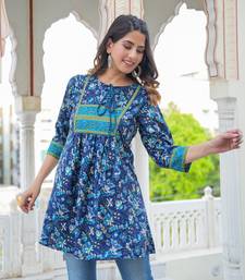 Women'S Floral Placement Printed Short Kurti (Blue)