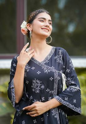 Women'S Rayon Floral Printed Anarkali Kurti (Black) 1