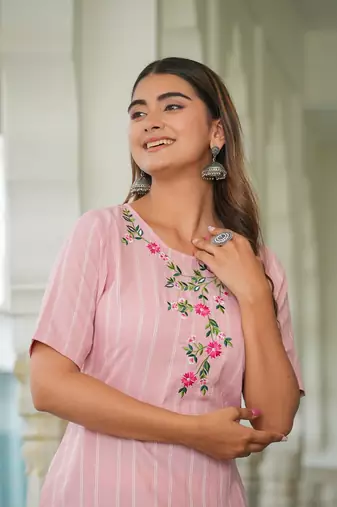 Women'S Stripe Printed Embroidered Straight Kurta (Pink)