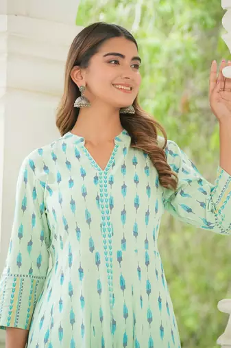 Women'S Rayon Ikat Printed Anarkali Kurta (Green)