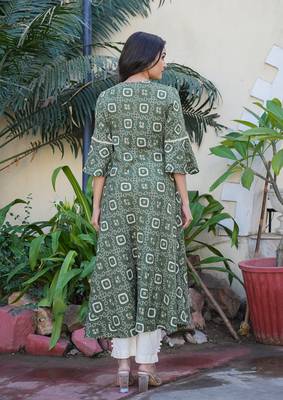 Women'S Rayon Bandhej Printed A-Line Kurta (Green) 1