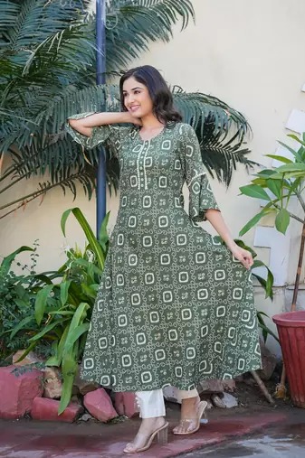 Women'S Rayon Bandhej Printed A-Line Kurta (Green)