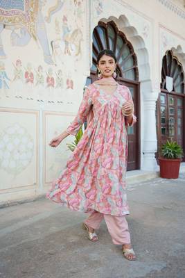 Women peach muslin embroidered kurta  pant & dupatta set 3