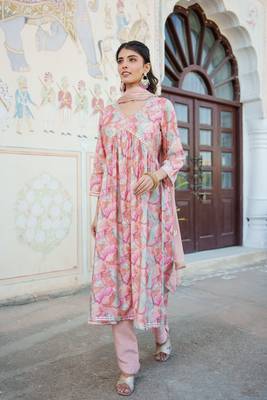 Women peach muslin embroidered kurta  pant & dupatta set 5