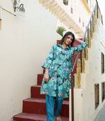 Women teal muslin tucks kurta & pant set