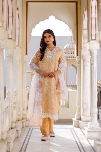 Women peach linen printed kurta  pant & dupatta set