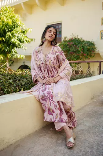 Women nude pink muslin embroidered kurta pant & dupatta set