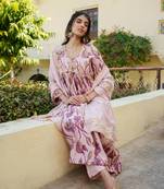 Women nude pink muslin embroidered kurta pant & dupatta set