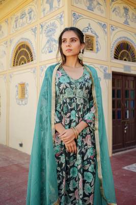 Women teal muslin embroidered kurta  pant & dupatta set 4