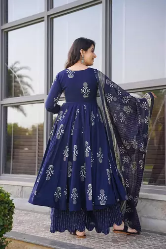 Heavy and ethnic graceful looks blue colour palazzo dress for partywear looks
