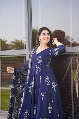 Heavy and ethnic graceful looks blue colour palazzo dress for partywear looks