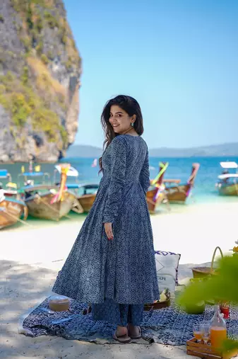 Heavy and ethnic graceful looks blue colour palazzo dress for partywear looks