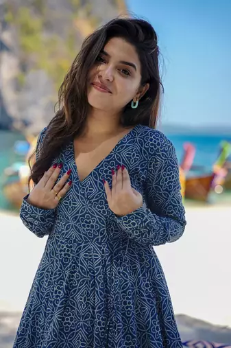 Heavy and ethnic graceful looks blue colour palazzo dress for partywear looks