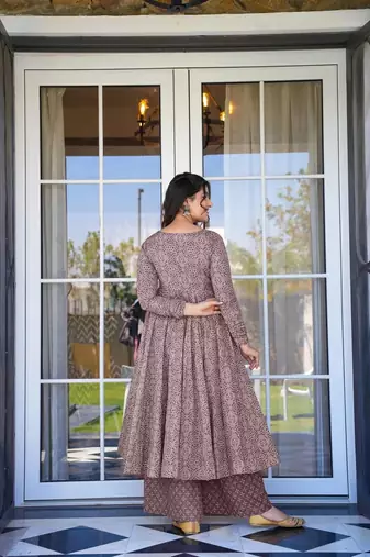 Heavy and ethnic graceful looks purple colour palazzo dress for partywear looks