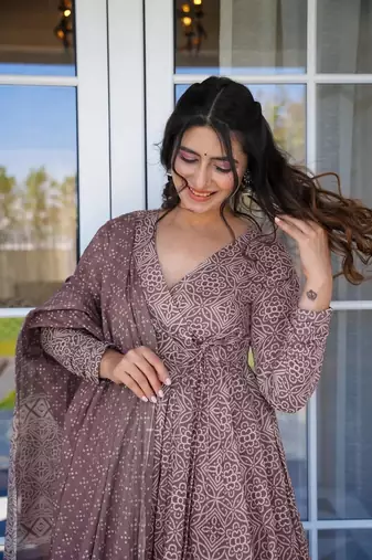 Heavy and ethnic graceful looks purple colour palazzo dress for partywear looks