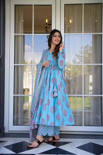 Heavy and ethnic graceful looks sky blue colour palazzo dress for partywear looks