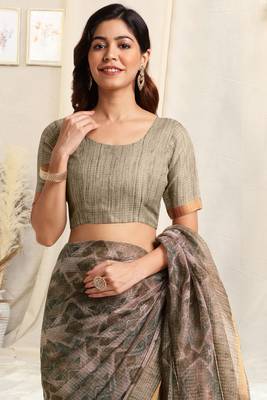 Beige kota doria geometric print stripe print golden zari border saree with unstitched blouse piece 4