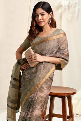 Beige kota doria geometric print stripe print golden zari border saree with unstitched blouse piece 5