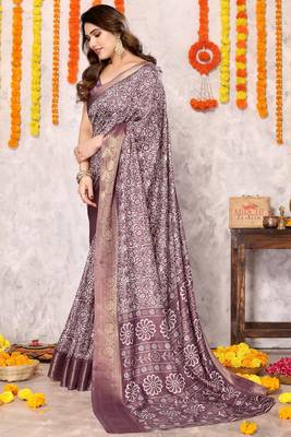 Dusty pink silk blend floral print zari woven border saree with unstitched blouse piece 2