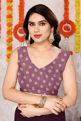 Dusty pink silk blend floral print zari woven border saree with unstitched blouse piece 4