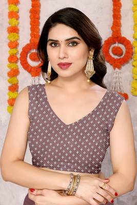 Dusty wine silk blend block print zari woven border saree with unstitched blouse piece 4