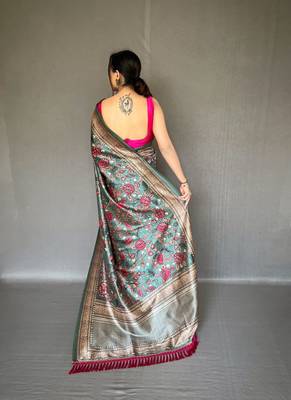 Green diva style of silk Bland zari Border degital Printed saree with Blouse 4
