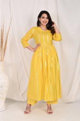Yellow flared kurta set with organza dupatta 2