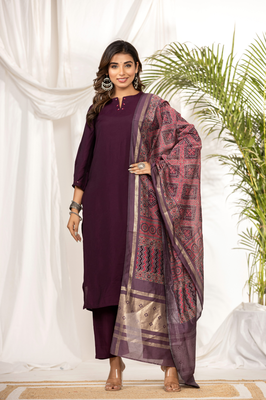 Purple muslin kurta set with ajrakh dupatta 1