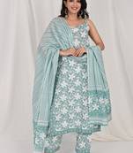 Sleeveless floral green kurta set