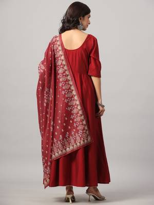 Maroon embroidered anarkali kurta set 3