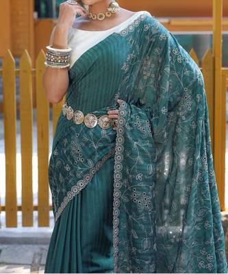 Green Classic emboidary border silk bland weaving saree with Blouse 2