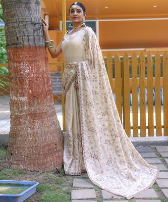 White Classic emboidary border silk bland weaving saree with Blouse 1