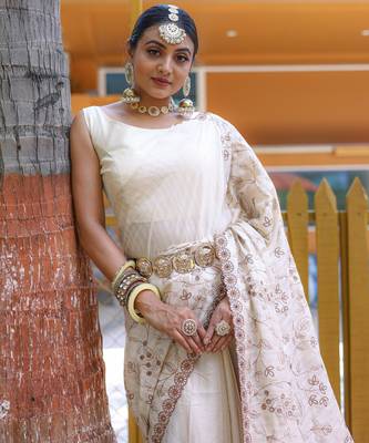 White Classic emboidary border silk bland weaving saree with Blouse 2