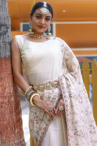 White Classic emboidary border silk bland weaving saree with Blouse