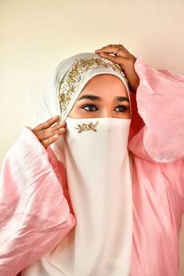 White Georgette Zari Embroidered Hijab 4