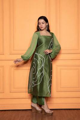 Moss green kurta set with aari embroidery 1