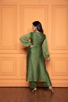 Moss green kurta set with aari embroidery 3